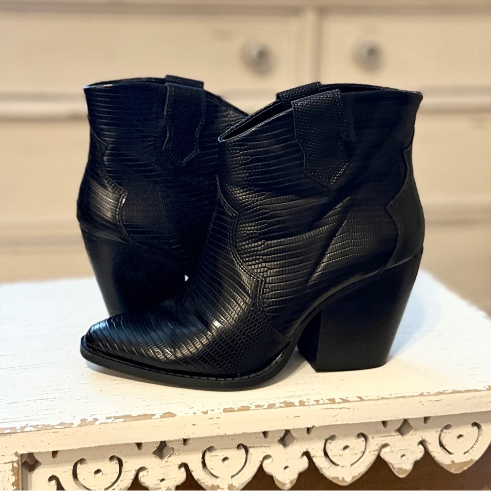 Chinese Laundry Black Bonnie Booties - Picture 9 of 12